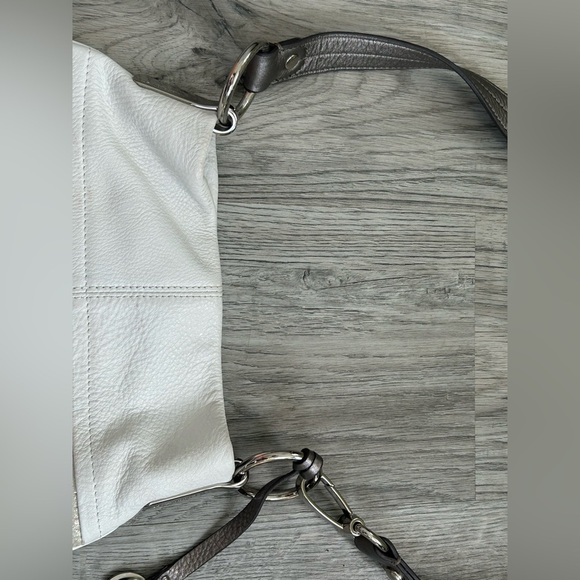 B. Makowsky Womens White & Silver Leather Stylish Crossbody Purse Bag One Size - Picture 13 of 13